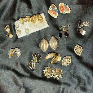 Vintage Estate Clean Out: 14 pair clip on earrings Gold tone Silver tone
